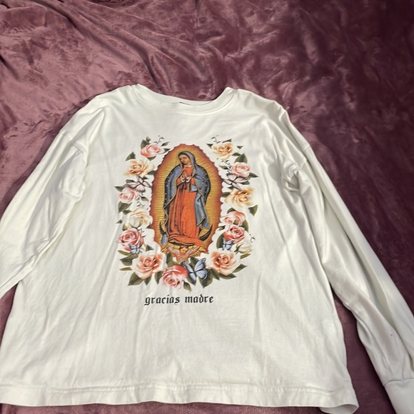 selling this long sleeve shirt!! - Picture 2 of 4